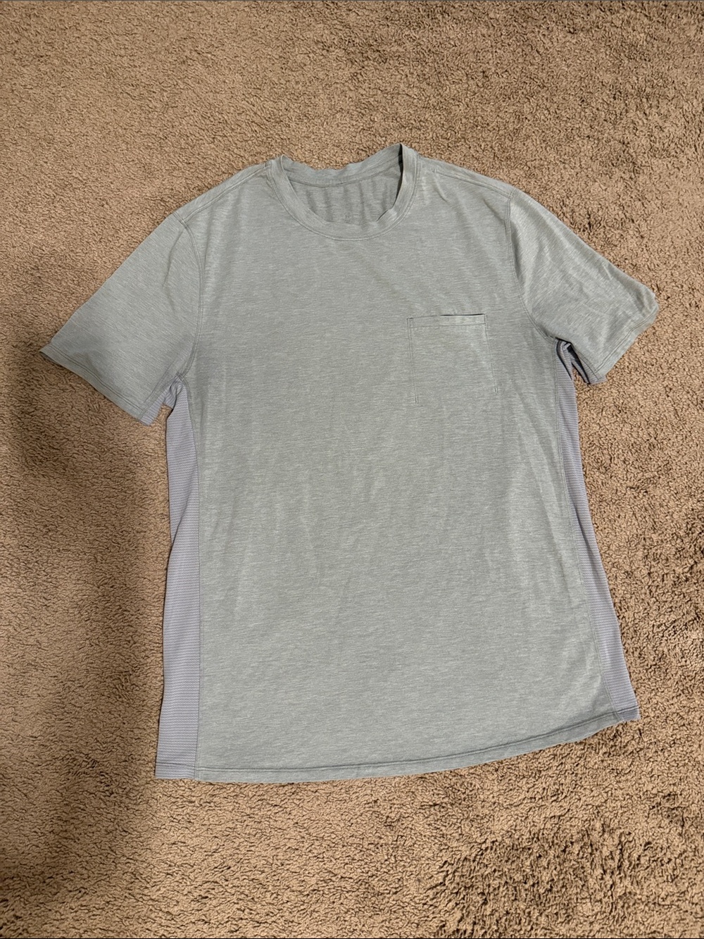 Lululemon men’s pocket tee-L